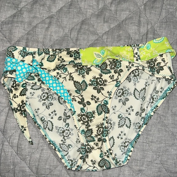 CoCo Reef bikini and swim skirt - Picture 5 of 10